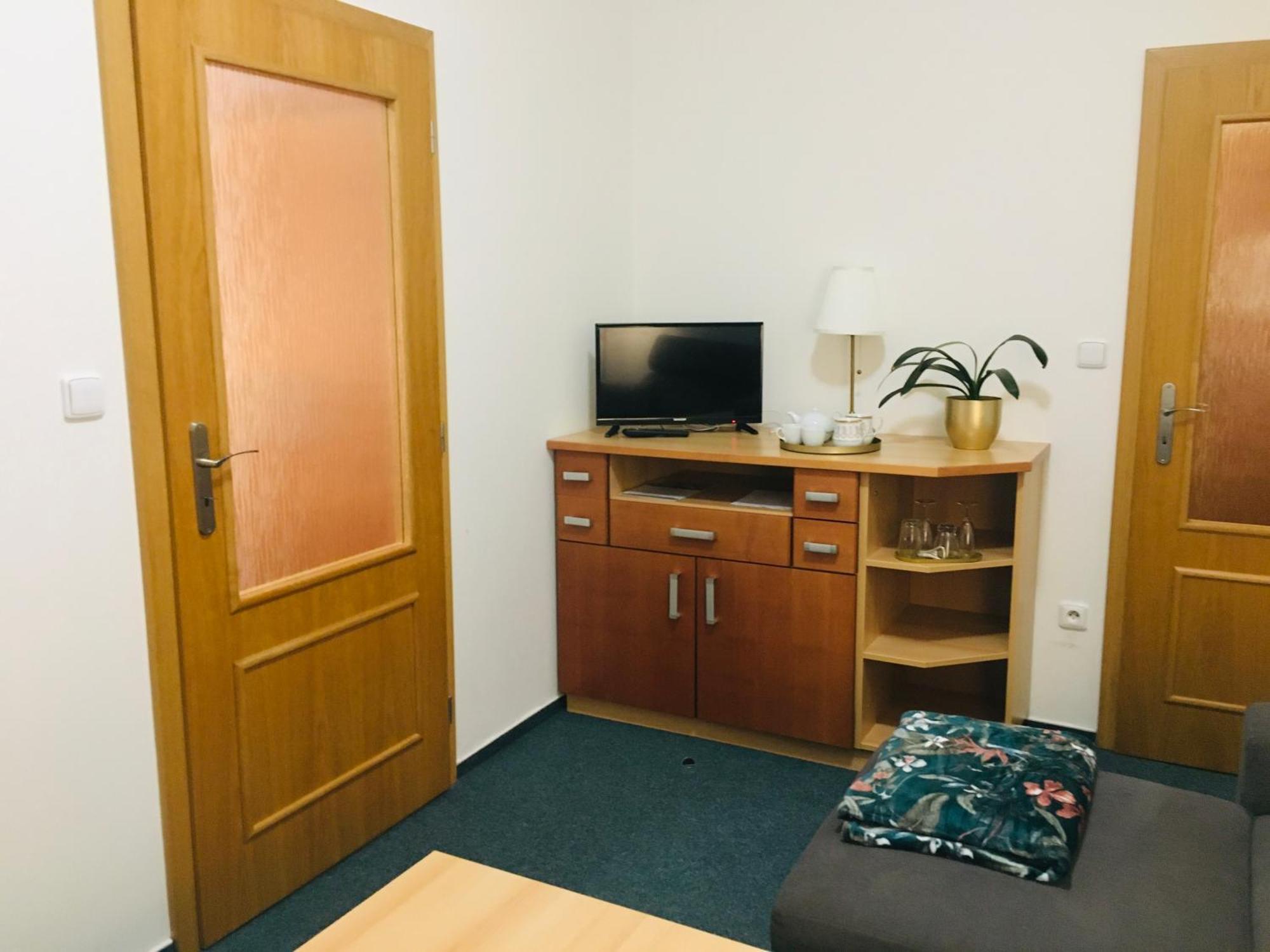 Penzion Hotelu Central Dvůr Králové nad Labem Εξωτερικό φωτογραφία