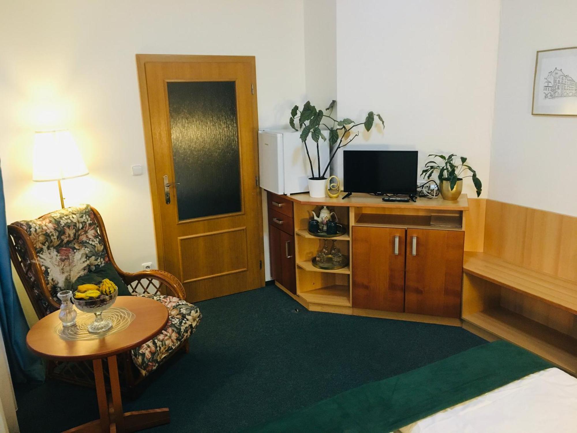 Penzion Hotelu Central Dvůr Králové nad Labem Εξωτερικό φωτογραφία