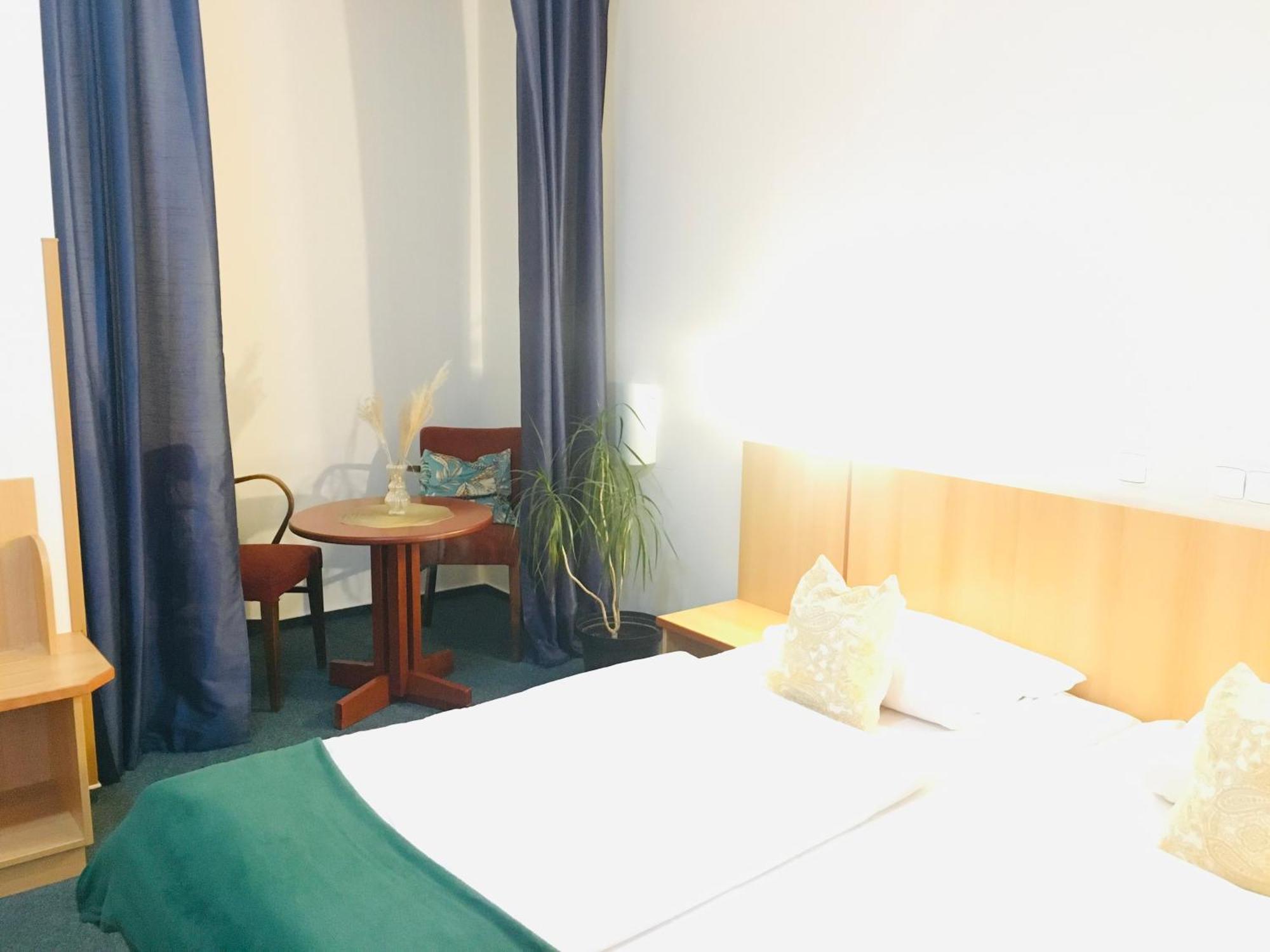 Penzion Hotelu Central Dvůr Králové nad Labem Εξωτερικό φωτογραφία